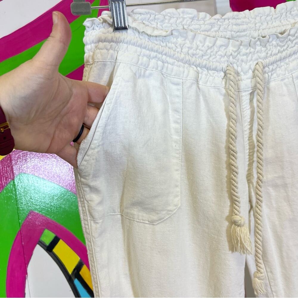 Roxy, Linen Blend White Pants, Elastic Waist. Size Medium. Excellent condition! - Picture 2 of 8
